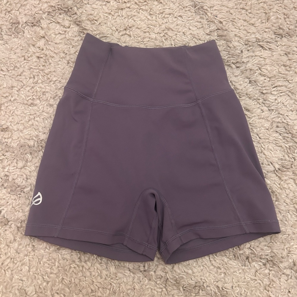 Ptula Yvette short 4inch, size small